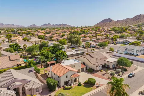 View/Area - 3011 E Winchcomb Dr, Phoenix, AZ 85032 photo 1 of 13