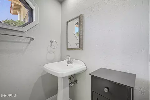 Bath - 3011 E Winchcomb Dr, Phoenix, AZ 85032 photo 1 of 11
