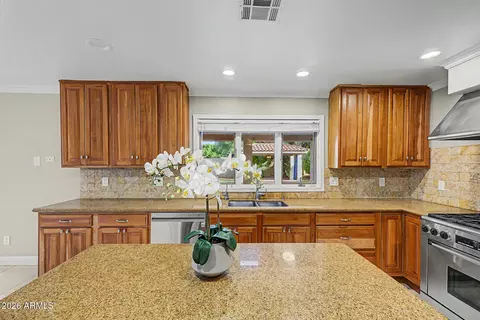 Kitchen - 3011 E Winchcomb Dr, Phoenix, AZ 85032 photo 6 of 8