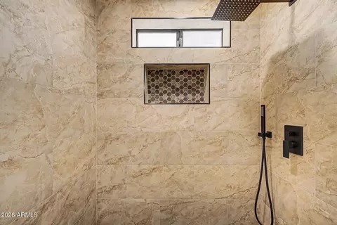 Bath - 3011 E Winchcomb Dr, Phoenix, AZ 85032 photo 10 of 11