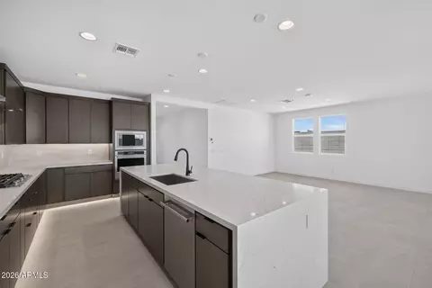 Kitchen - 10261 E Unity Ave, Mesa, AZ 85212 photo 2 of 5
