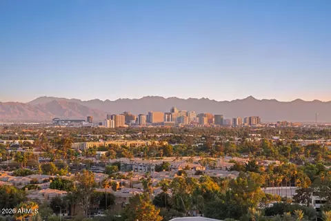 View/Area - 2211 E Camelback Rd #902, Phoenix, AZ 85016 photo 2 of 3