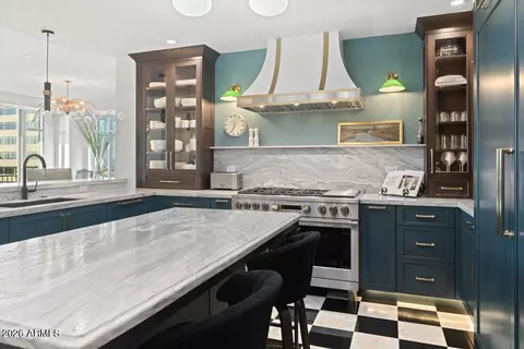Kitchen - 2211 E Camelback Rd #902, Phoenix, AZ 85016 photo 4 of 5
