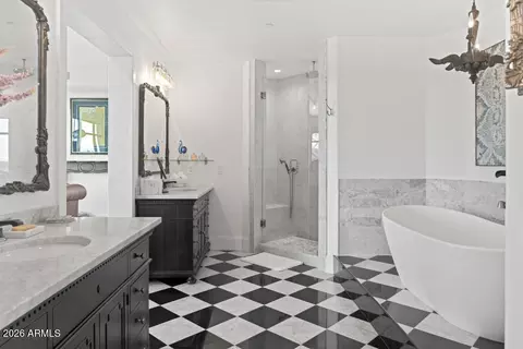 Bath - 2211 E Camelback Rd #902, Phoenix, AZ 85016 photo 1 of 6