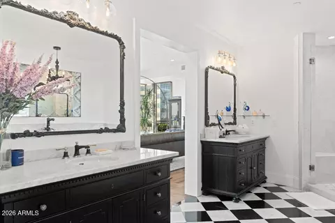 Bath - 2211 E Camelback Rd #902, Phoenix, AZ 85016 photo 2 of 6