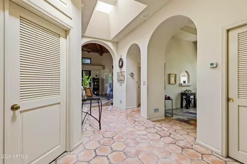 Entry Way - 2012 E Northview Ave, Phoenix, AZ 85020 photo 1 of 3