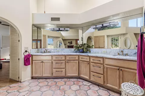 Bath - 2012 E Northview Ave, Phoenix, AZ 85020 photo 2 of 5
