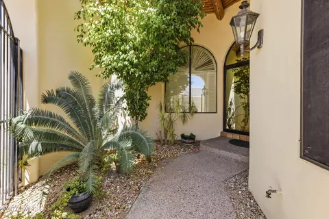 Exterior - 2012 E Northview Ave, Phoenix, AZ 85020 photo 2 of 11