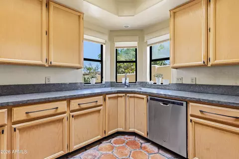 Kitchen - 2012 E Northview Ave, Phoenix, AZ 85020 photo 4 of 5