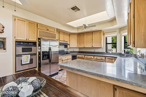 Kitchen - 2012 E Northview Ave, Phoenix, AZ 85020 photo 2 of 5