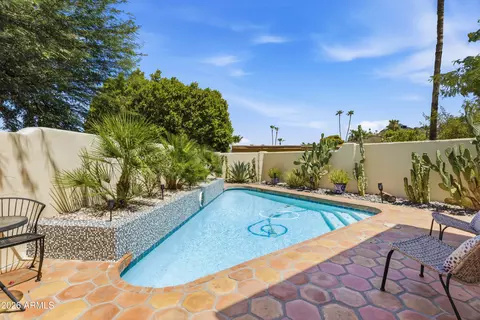 Exterior - 2012 E Northview Ave, Phoenix, AZ 85020 photo 5 of 11