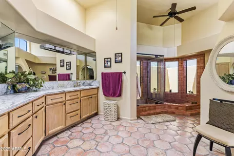 Bath - 2012 E Northview Ave, Phoenix, AZ 85020 photo 1 of 5