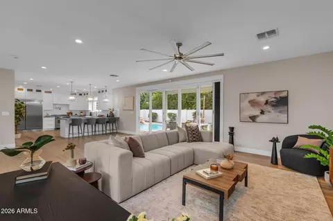 Living - 3913 E Devonshire Ave, Phoenix, AZ 85018 photo 2 of 2