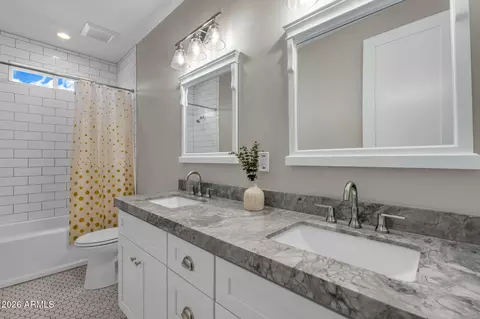 Bath - 3913 E Devonshire Ave, Phoenix, AZ 85018 photo 3 of 6