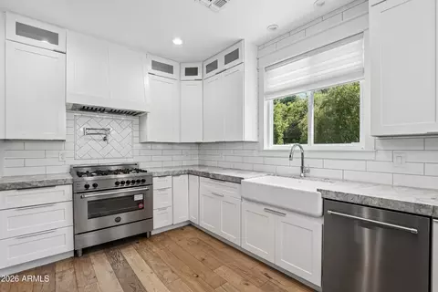 Kitchen - 3913 E Devonshire Ave, Phoenix, AZ 85018 photo 3 of 3