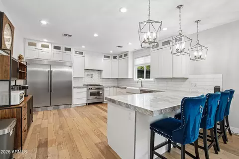 Kitchen - 3913 E Devonshire Ave, Phoenix, AZ 85018 photo 1 of 3