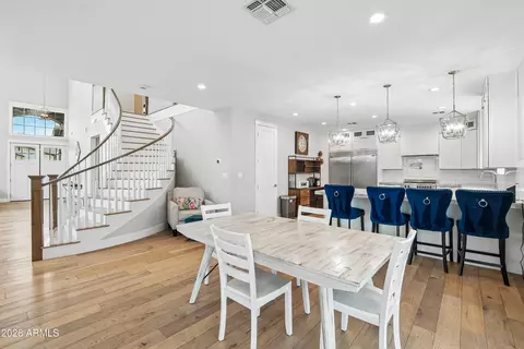 Dining - 3913 E Devonshire Ave, Phoenix, AZ 85018 photo 2 of 3
