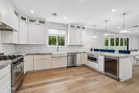 Kitchen - 3913 E Devonshire Ave, Phoenix, AZ 85018 photo 2 of 3