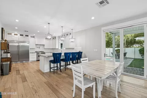 Dining - 3913 E Devonshire Ave, Phoenix, AZ 85018 photo 3 of 3