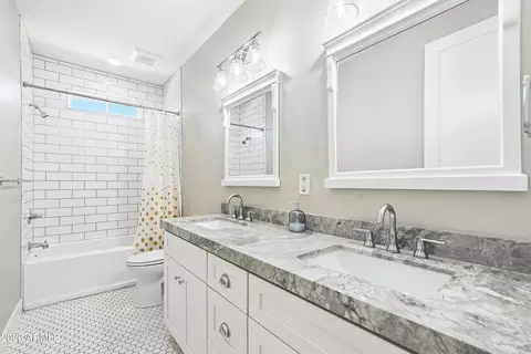 Bath - 3913 E Devonshire Ave, Phoenix, AZ 85018 photo 3 of 6