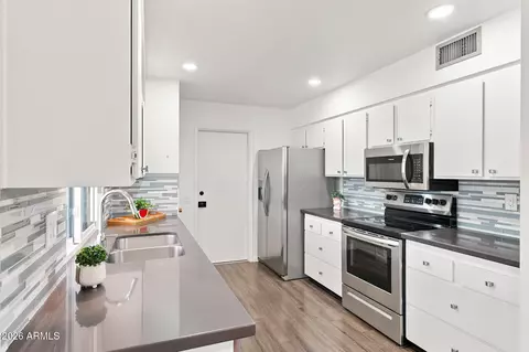 9443 W Newport Dr, Sun City, AZ 85351