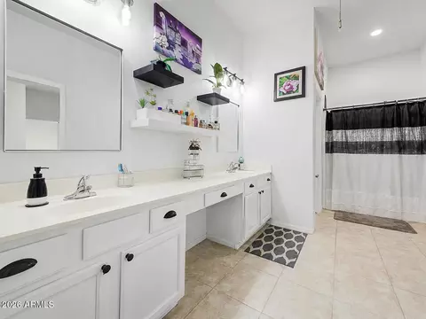 Bath - 6720 Encanto St #69, Mesa, AZ 85205 photo 1 of 2