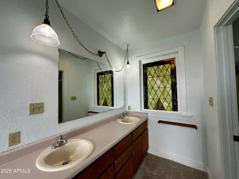 Bath - 635 Clark St, Jerome, AZ 86331 photo 1 of 4