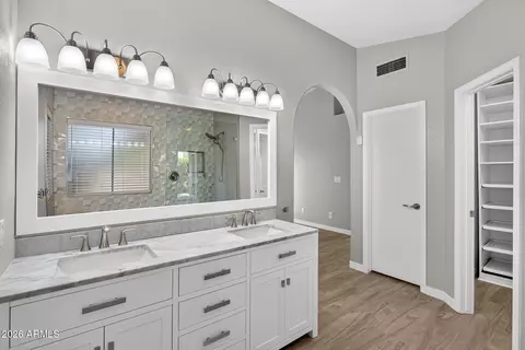 Bath - 4345 E Badger Way, Phoenix, AZ 85044 photo 2 of 5