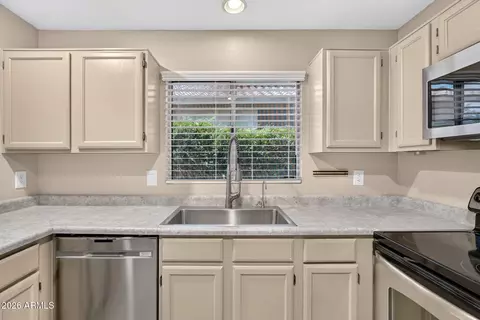 Kitchen - 4345 E Badger Way, Phoenix, AZ 85044 photo 3 of 5