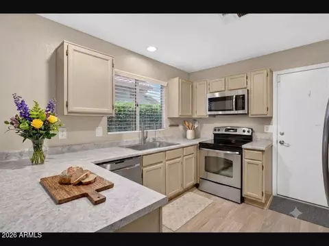 Kitchen - 4345 E Badger Way, Phoenix, AZ 85044 photo 1 of 5