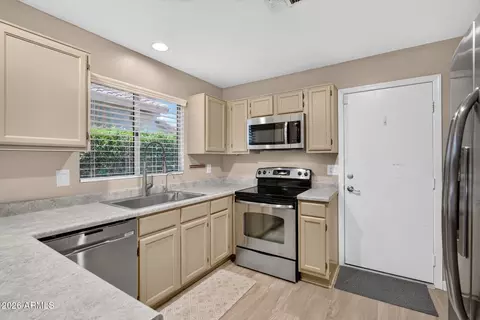 Kitchen - 4345 E Badger Way, Phoenix, AZ 85044 photo 2 of 5