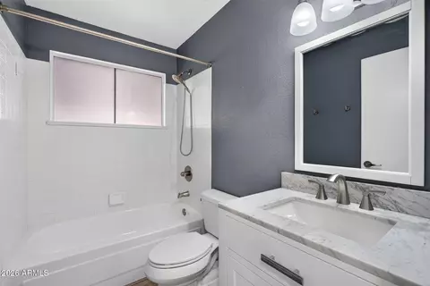 Bath - 4345 E Badger Way, Phoenix, AZ 85044 photo 4 of 5
