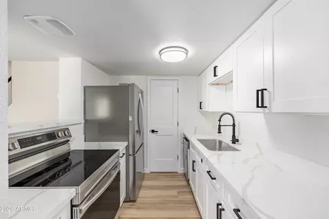 Kitchen - 4721 E Jones Ave, Phoenix, AZ 85040 photo 1 of 3