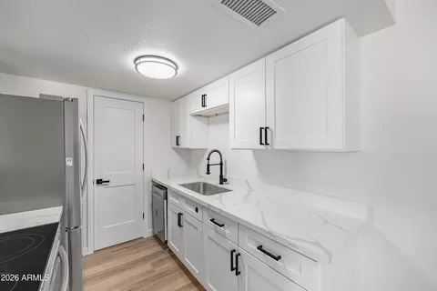 Kitchen - 4721 E Jones Ave, Phoenix, AZ 85040 photo 3 of 3