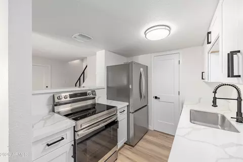 Kitchen - 4721 E Jones Ave, Phoenix, AZ 85040 photo 2 of 3