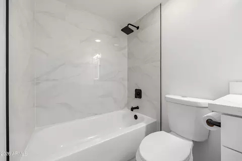Bath - 4721 E Jones Ave, Phoenix, AZ 85040 photo 2 of 2