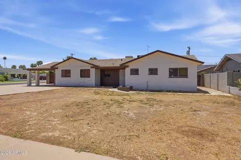 5517 E Avalon Dr, Phoenix, AZ 85018 photo 2
