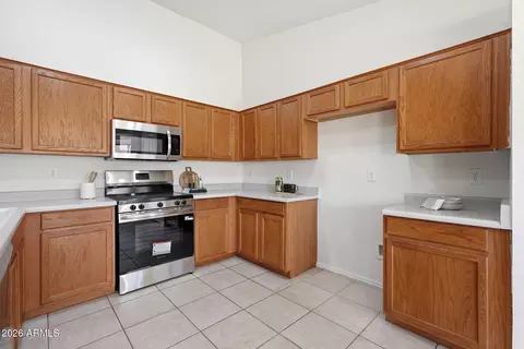Kitchen - 2047 E Temple Ct, Gilbert, AZ 85296 photo 2 of 3
