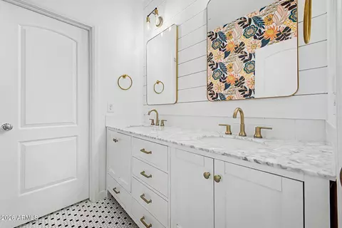 Bath - 2850 E Camellia Dr, Gilbert, AZ 85296 photo 4 of 5