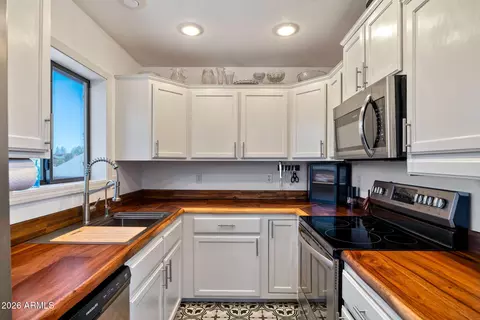Kitchen - 2266 Spitfire Cir, Overgaard, AZ 85933 photo 1 of 3