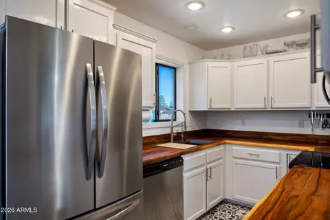Kitchen - 2266 Spitfire Cir, Overgaard, AZ 85933 photo 3 of 3