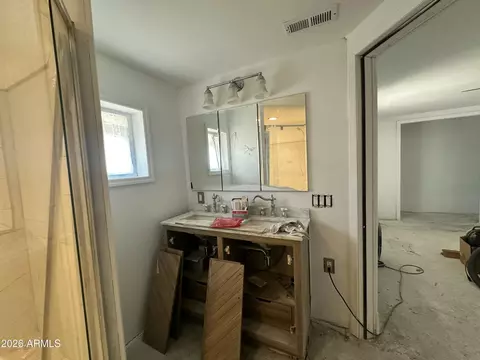 Bath - 140 W Martin Rd, Coolidge, AZ 85128 photo 7 of 12