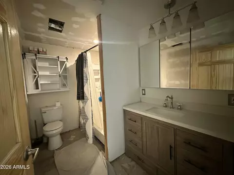 Bath - 140 W Martin Rd, Coolidge, AZ 85128 photo 1 of 12
