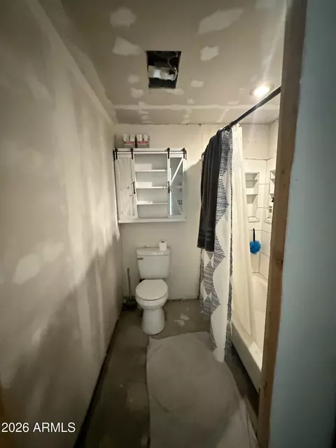 Bath - 140 W Martin Rd, Coolidge, AZ 85128 photo 3 of 12