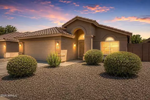 4731 E South Fork Dr, Phoenix, AZ 85044 photo 1