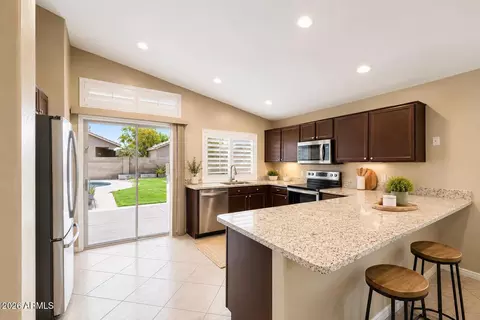 4731 E South Fork Dr, Phoenix, AZ 85044 photo 3