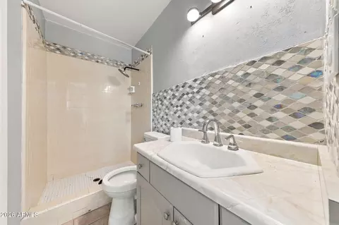 Bath - 1831 W 3rd Pl, Mesa, AZ 85201 photo 2 of 7