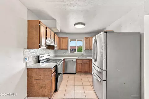 Kitchen - 1831 W 3rd Pl, Mesa, AZ 85201 photo 2 of 5