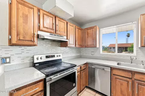 Kitchen - 1831 W 3rd Pl, Mesa, AZ 85201 photo 3 of 5