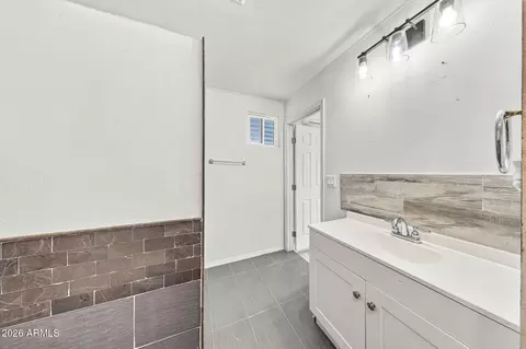 Bath - 1831 W 3rd Pl, Mesa, AZ 85201 photo 1 of 7